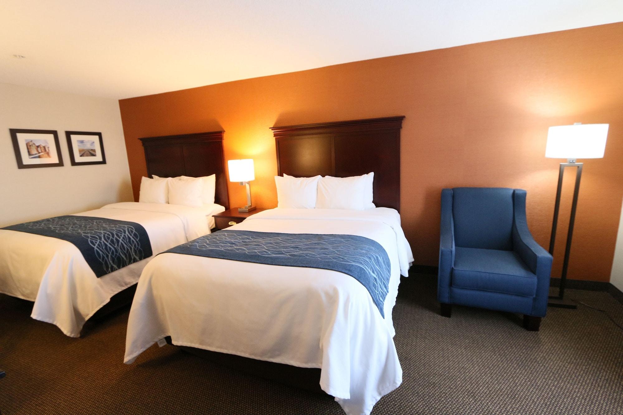 Comfort Inn & Suites Hutchinson Exterior photo