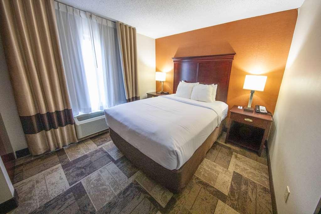 Comfort Inn & Suites Hutchinson Room photo